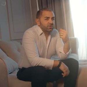 Listen to Eu Sufăr Și Tu Ești Bine song with lyrics from Dani Bănăteanu