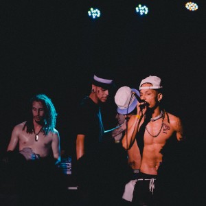 ดาวน์โหลดและฟังเพลง Lambotwin พร้อมเนื้อเพลงจาก Ceejay SDB