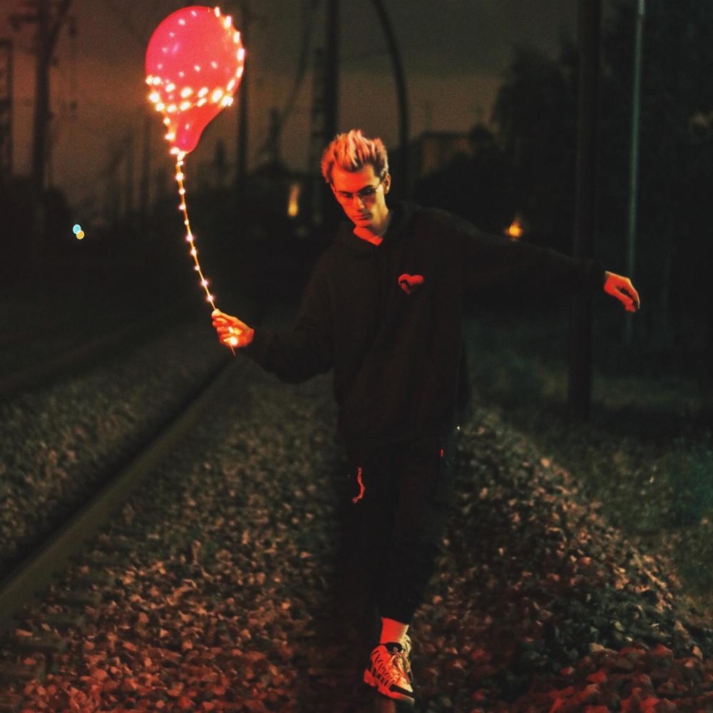 Firework (feat. ellixtt)