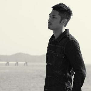 ดาวน์โหลดและฟังเพลง Wei Da Ling Xiu พร้อมเนื้อเพลงจาก 关楚耀