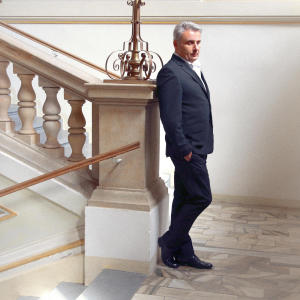 收聽Josef Voltr的I'll Never Fall In Love Again歌詞歌曲