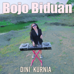 Dengarkan Bojo Biduan lagu dari Dini Kurnia dengan lirik