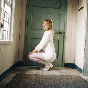 Abbie Ozard的專輯monsters (Explicit)