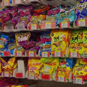 ดาวน์โหลดและฟังเพลง sour patch (Explicit) พร้อมเนื้อเพลงจาก Darren Cashwell