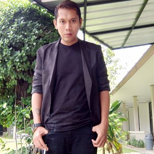 Dengarkan Kepalang Tanggung lagu dari JHON LIUNO dengan lirik