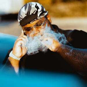 收聽Bigg Grizz的Give it to me baby (Freestyle) (Explicit)歌詞歌曲