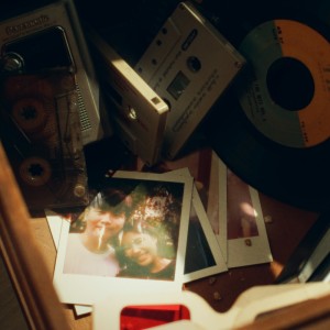 ดาวน์โหลดและฟังเพลง เพราะยังมีเเค่เธอ พร้อมเนื้อเพลงจาก PREAMMS