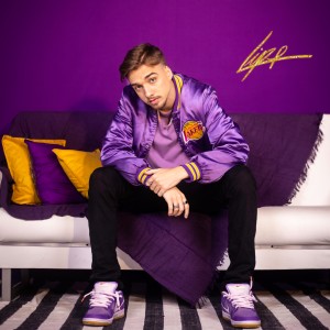 Listen to Mais Além song with lyrics from Lipe