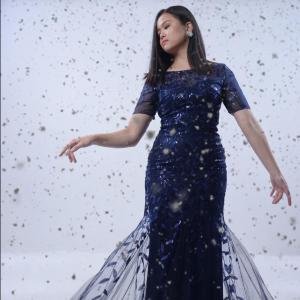 收聽Dabra Sia的Mungkin Benar Mungkin Dia歌詞歌曲