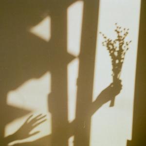 收聽Kichiro的Your Shadow歌詞歌曲