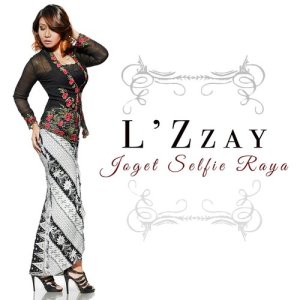 ดาวน์โหลดและฟังเพลง Joget Selfie Raya พร้อมเนื้อเพลงจาก L'Zzay