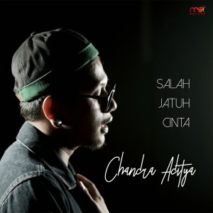Dengarkan Salah Jatuh Cinta lagu dari Chandra Aditya dengan lirik
