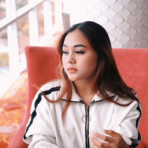 收聽Muthia Kamaru的Pergilah Kasih歌詞歌曲