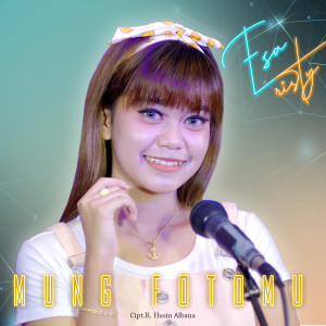 Dengarkan Mung Fotomu lagu dari Esa Risty dengan lirik