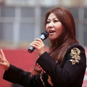 Dengarkan 青山不改 (電視劇《英雄無淚》插曲) lagu dari 李殊 dengan lirik