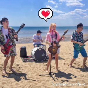 Dengarkan lagu Summer Sunshine nyanyian 时光街乐队 dengan lirik