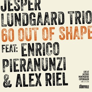Jesper Lundgaard Trio的專輯60 out of Shape - Live at Montmartre (feat. Alex Riel & Enrico Pieranunzi)