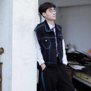 收听陶小谦的风雨飘摇的童年 (伴奏)歌词歌曲