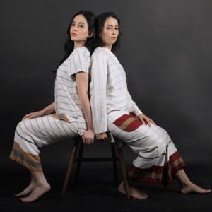 Dengarkan sebatas teman lagu dari Loula dengan lirik