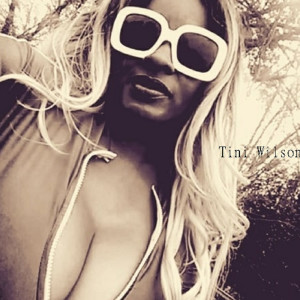 ดาวน์โหลดและฟังเพลง Im Out พร้อมเนื้อเพลงจาก Tini Wilson