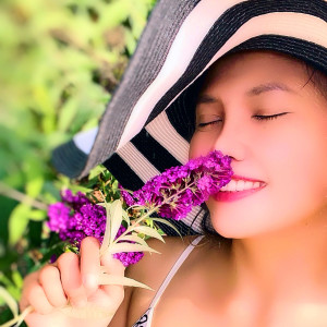 Dengarkan lagu Simple Life nyanyian Apple Ellaine dengan lirik