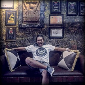 收聽Oka More的My World歌詞歌曲