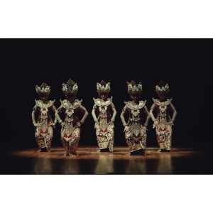 Dengarkan lagu Legong Kreasi Mahawidya nyanyian Wahyu Etnica dengan lirik