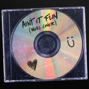 ดาวน์โหลดและฟังเพลง Ain't It Fun พร้อมเนื้อเพลงจาก Wuki
