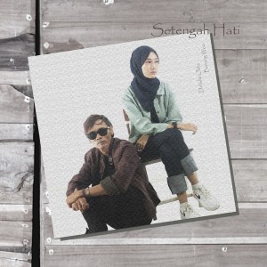 Dengarkan lagu Setengah Hati nyanyian Delisha Okta dengan lirik