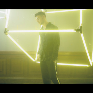 Listen to Que es el Amor song with lyrics from Julian Volpato