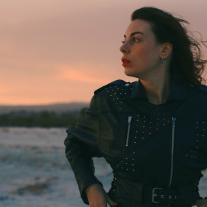 ดาวน์โหลดและฟังเพลง Sunset พร้อมเนื้อเพลงจาก Adé