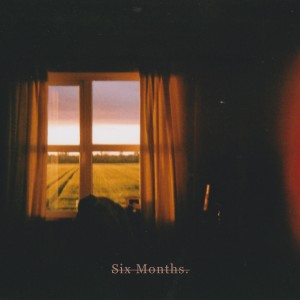 ดาวน์โหลดและฟังเพลง Six Months พร้อมเนื้อเพลงจาก The Comstocks