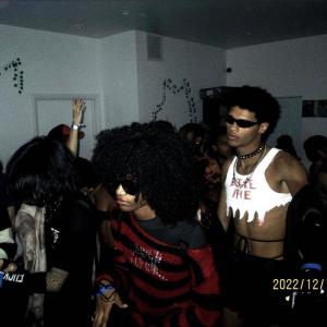 收聽Xethos的Casi te llame... (Explicit)歌詞歌曲