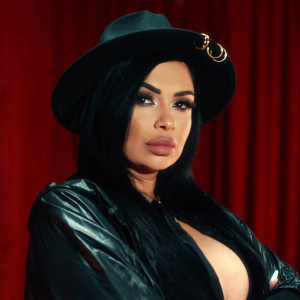 Listen to Il Capo song with lyrics from Raluca Dragoi