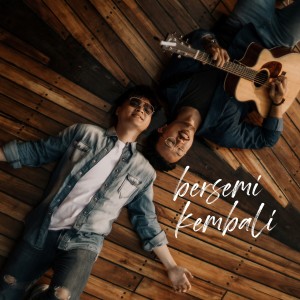 Dengarkan Bersemi Kembali lagu dari Eclat story dengan lirik