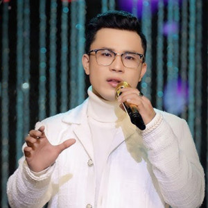 Listen to Nỗi Nhớ Mang Tên Mình #1 song with lyrics from Đông Hướng Dương