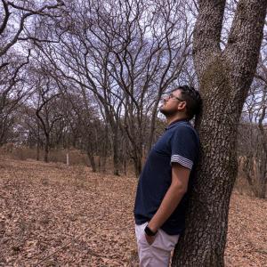 收聽Implícito的Mesa para uno (feat. Toner, Frecuencia & Gray Lgn)歌詞歌曲