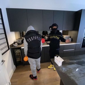 ดาวน์โหลดและฟังเพลง Bro Bro (feat. Rz) (Explicit) พร้อมเนื้อเพลงจาก Eekz