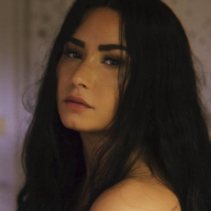 ดาวน์โหลดและฟังเพลง Sober พร้อมเนื้อเพลงจาก Demi Lovato