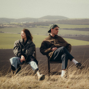 收聽Y A N A的Наполовина歌詞歌曲