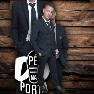 收聽DJ PÉ NA PORTA的Atraz do Caverão (Explicit)歌詞歌曲