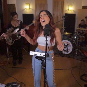 ดาวน์โหลดและฟังเพลง Casas de Papel (Live) พร้อมเนื้อเพลงจาก Cáthia
