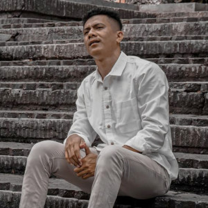 Dengarkan lagu Natal & Mama nyanyian Andi Gerrald dengan lirik