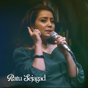 Dengarkan lagu Ratu Sejagad nyanyian Mayangsari dengan lirik