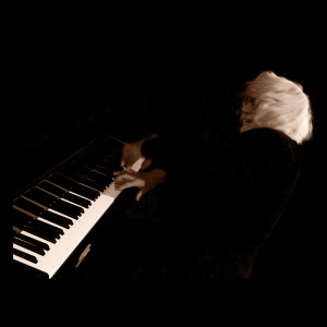 ดาวน์โหลดและฟังเพลง Marsch for Oelze พร้อมเนื้อเพลงจาก Jasper van't Hof