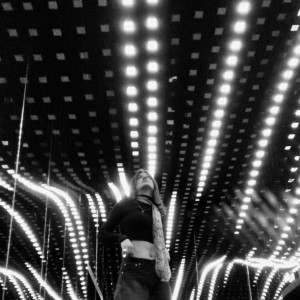 Dengarkan Greece lagu dari Lucy Chapman dengan lirik