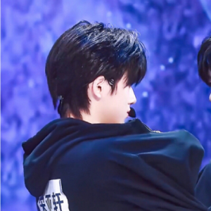 Listen to 等你的回答 (cover: TF家族|TF家族-朱志鑫|TF家族-张泽禹|TF家族-张极|TF家族-左航|TF家族-苏新皓|TF家族-张峻豪|TF家族-余宇涵|TF家族-穆祉丞|TF家族-陈天润|TF家族-童禹坤|TF家族-邓佳鑫|TF家族-黄朔| (完整版) song with lyrics from 陈菜菜