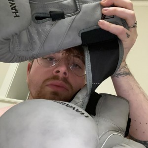 收听convolk的do 2 much (Explicit)歌词歌曲