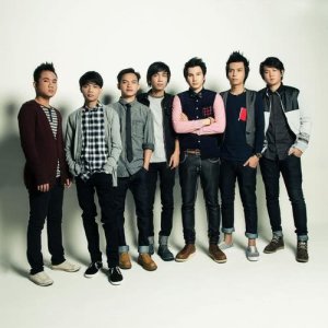 ดาวน์โหลดและฟังเพลง Ijab Kabul พร้อมเนื้อเพลงจาก Kangen Band