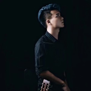 Listen to 不该等待 (快猫Remix版) song with lyrics from 黑雄